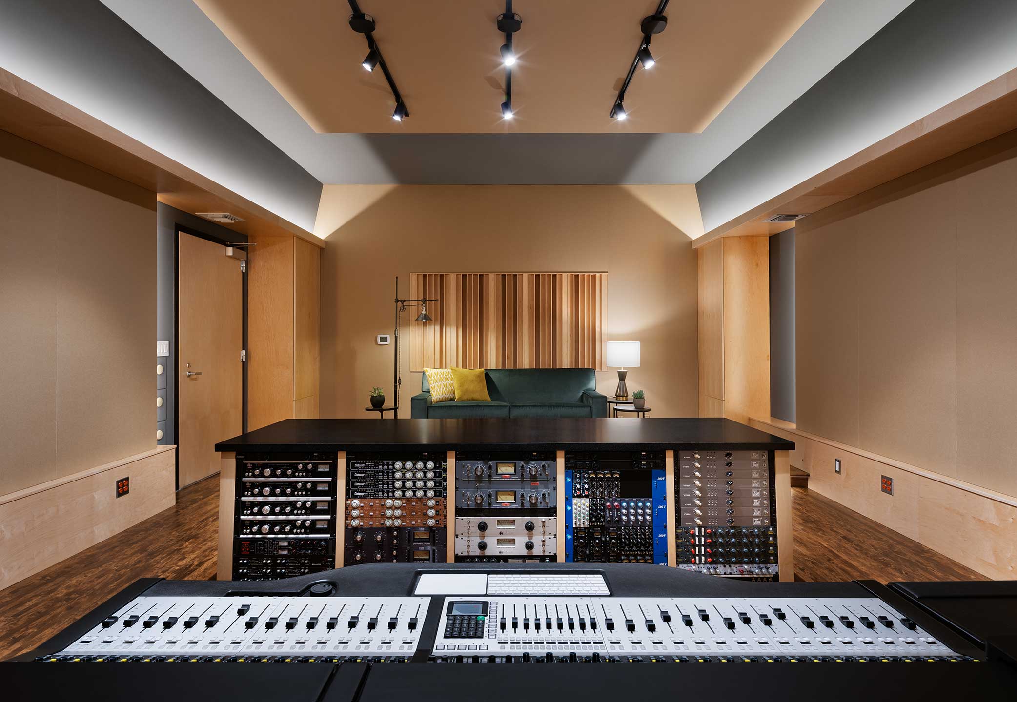 Los Angele Studio - Warner Chappell Production Music